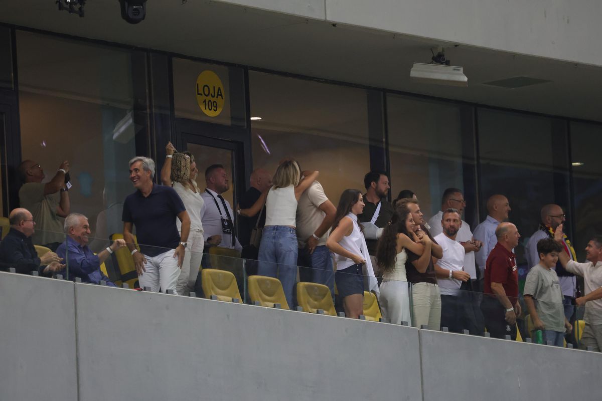 Cum au fost surprinși Dan și Diana Șucu, imediat după fluierul final din Rapid - FCSB 2-2: „Și Dumnezeu ne iubește”