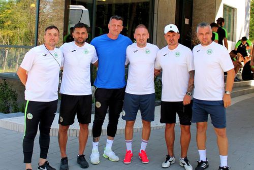 Adrian Scarlatache, al treilea de la dreapta la stânga // foto: Facebook @ Concordia Chiajna