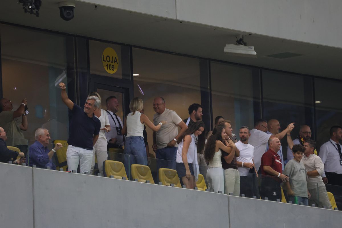 Cum au fost surprinși Dan și Diana Șucu, imediat după fluierul final din Rapid - FCSB 2-2: „Și Dumnezeu ne iubește”