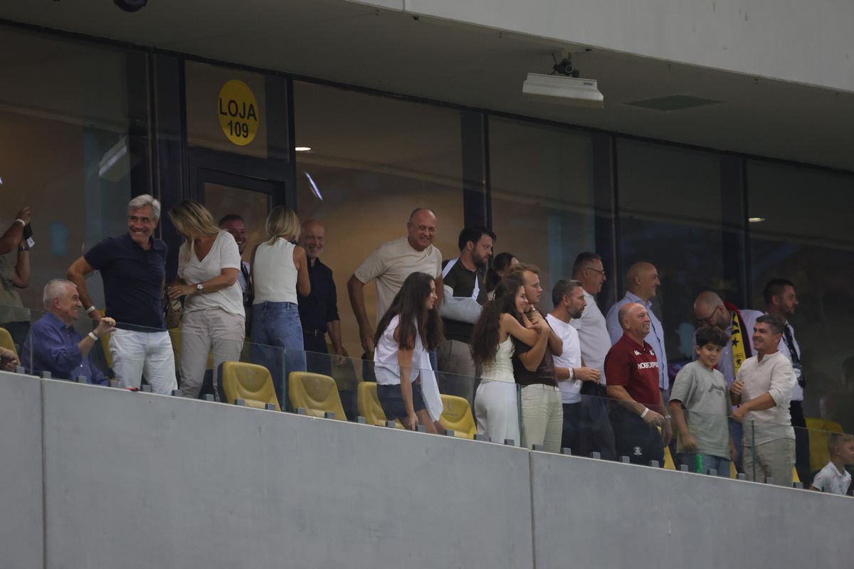 Cum au fost surprinși Dan și Diana Șucu, imediat după fluierul final din Rapid - FCSB 2-2: „Și Dumnezeu ne iubește”