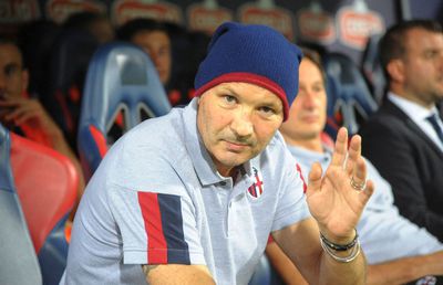 VIDEO Jucătorii de la Bologna I-au dedicat victoria lui Mihajlovic la geamul spitalului