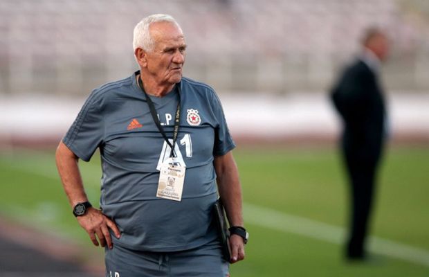 Gafă uriașă! A încurcat telefoanele și în loc să-și sune secundul a sunat un jurnalist pe care l-a înjurat