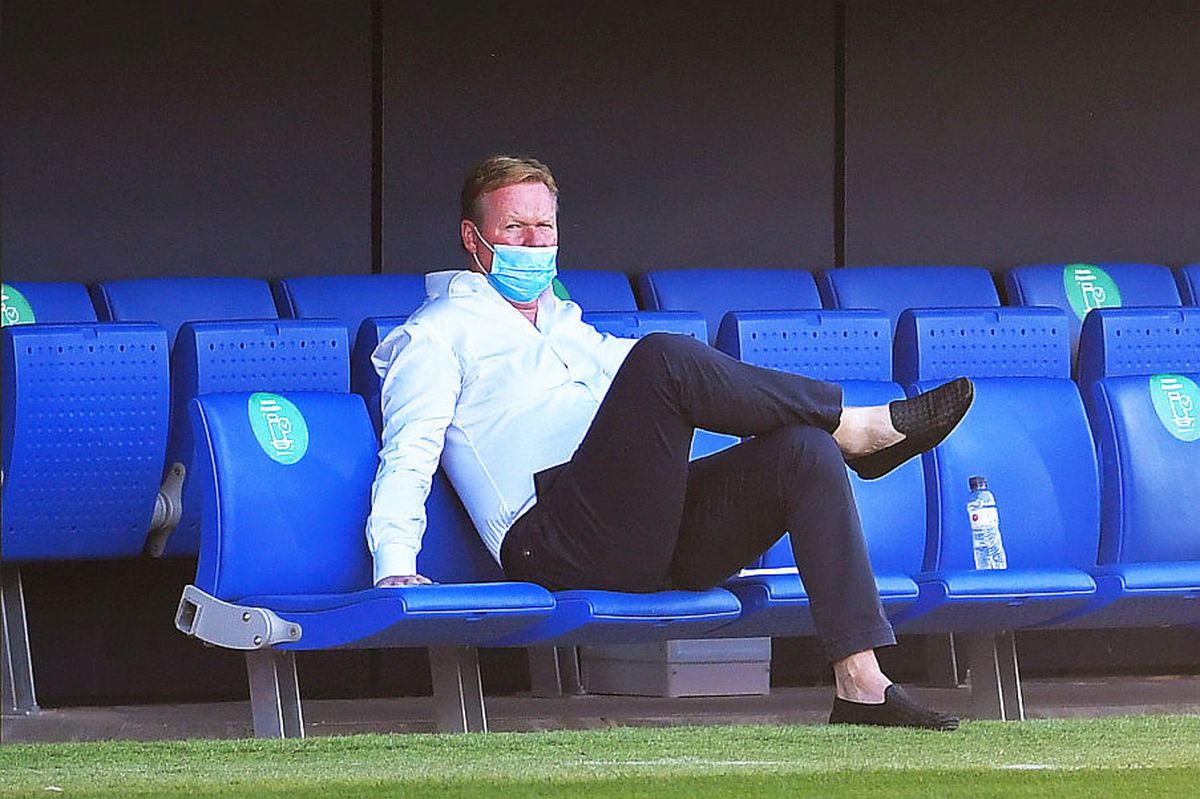 O nouă problemă la Barcelona! De ce nu poate Ronald Koeman să stea pe bancă la meciurile oficiale