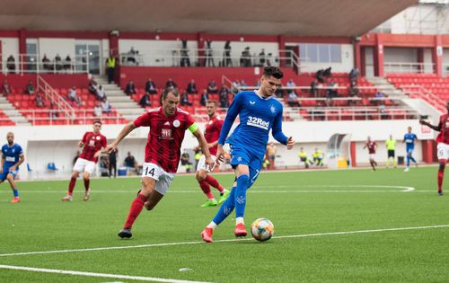 Rangers a învins-o categoric pe Lincoln (Gibraltar), scor 5-0, în turul doi preliminar din Europa League. Ianis Hagi (21 de ani, mijlocaș ofensiv) a fost integralist la oaspeți.