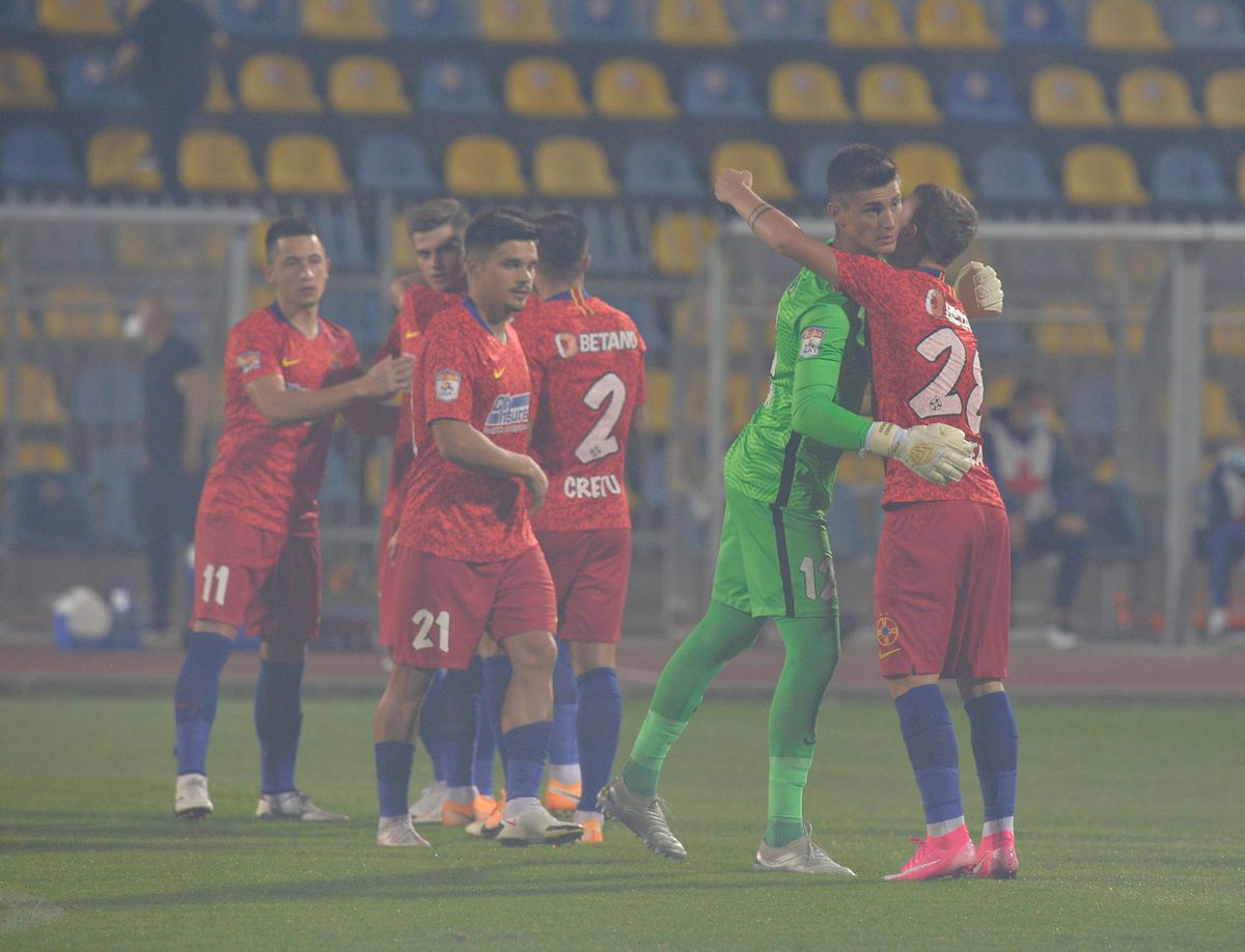 FCSB. Mihai Stoica admite negocierile cu un portar experimentat: „Am discutat personal cu el, vorbise și Pinti”