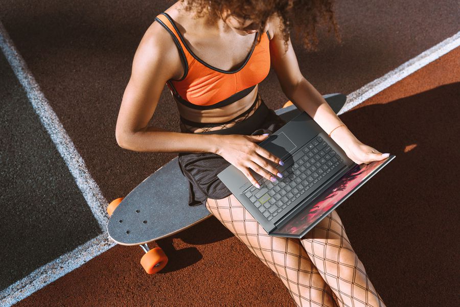 Laptopul potrivit pentru școală online: trei modele ASUS pentru elevi