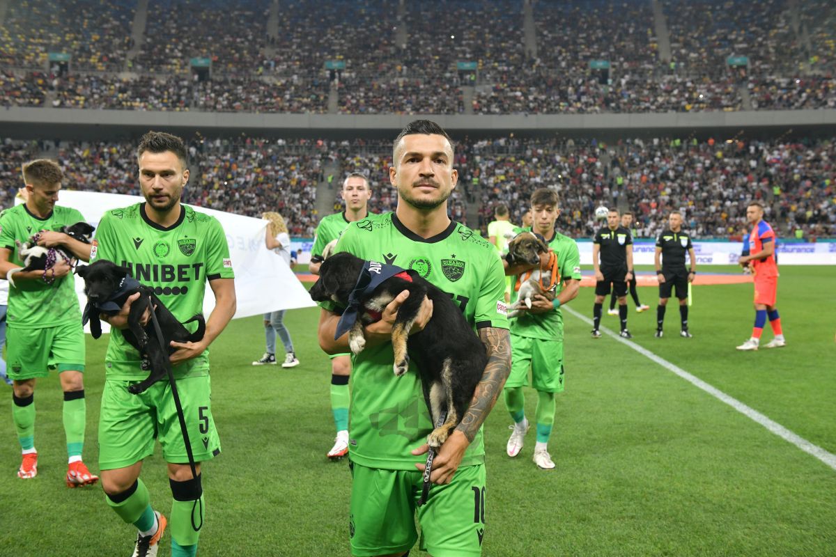 FOTO Dinamoviști și câini