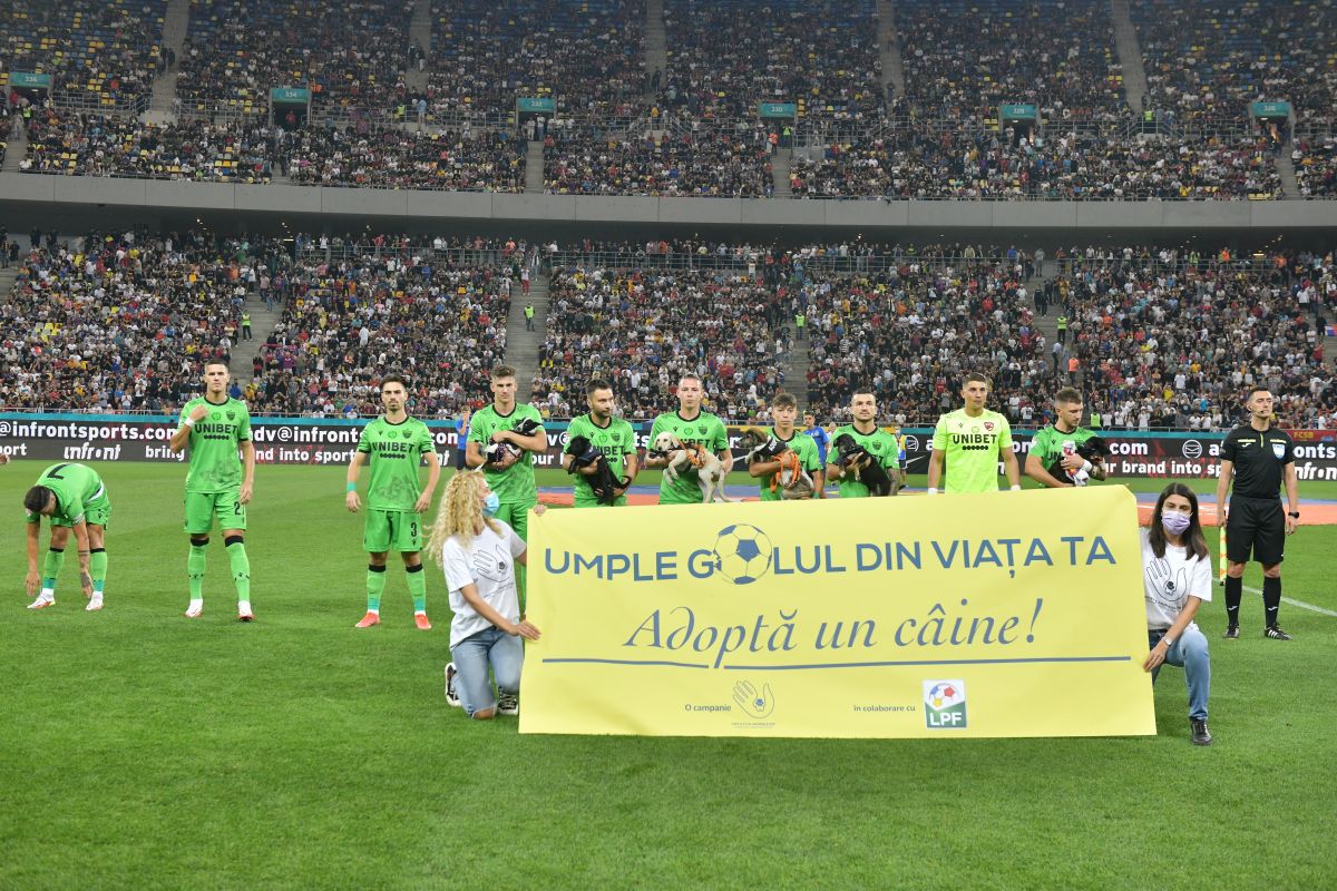 FOTO Dinamoviști și câini