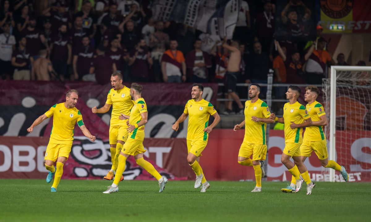 Fotbalistul remarcat de Răducioiu în Rapid - Mioveni: „E interesant”