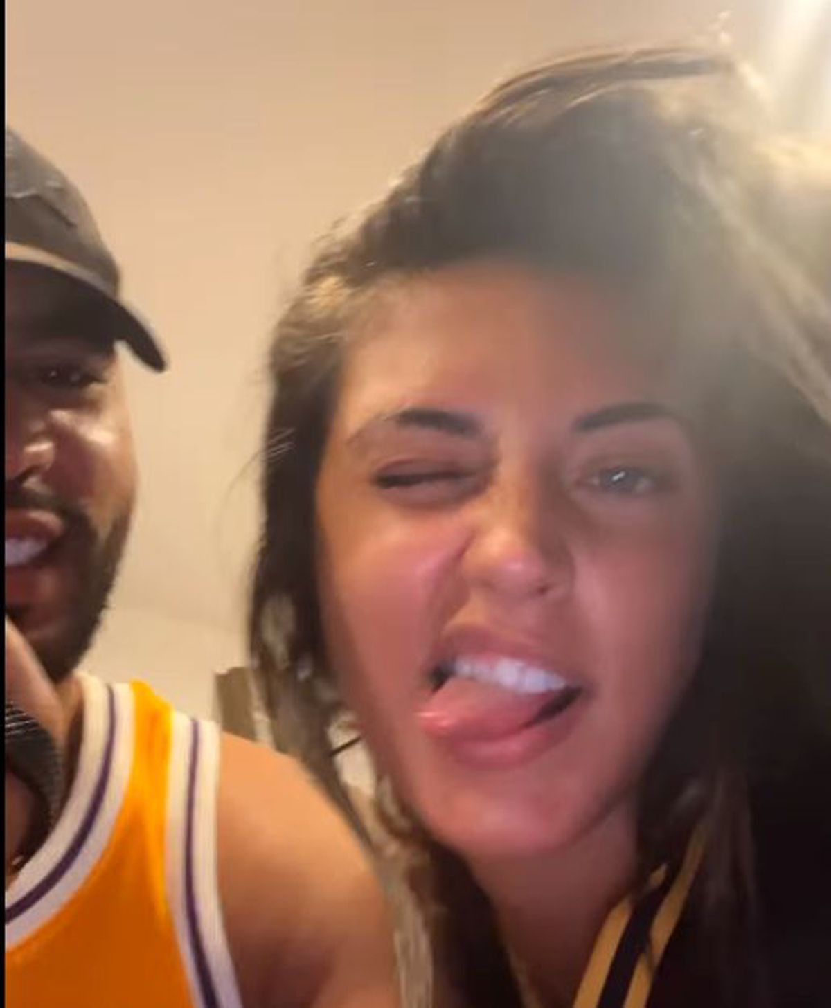 Antonia și-a surprins fanii » În tricoul cărei echipe de fotbal s-a fotografiat artista: „Nu fiți agresivi!”