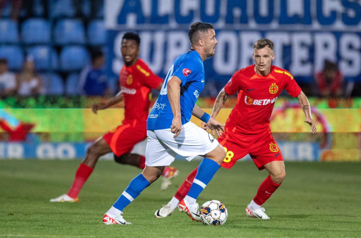 Adrian Șut a zâmbit cu subînțeles când a fost întrebat dacă a fost penalty: „A fost o lovitură, nu știu cât de tare, dar a fost”