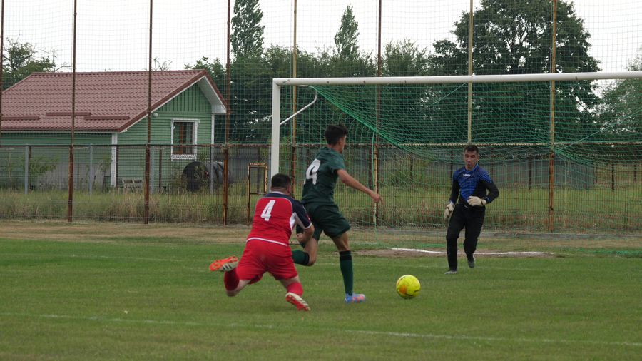 Fazele controversate n-au lipsit de la meciul de Liga 5 Giurgiu „Băi, mânca-v-aș gura voastră, la ce meci vă uitați?” » Nea Bebe e vedetă pe TikTok: „Primaru' era copil de mingi când jucam eu”