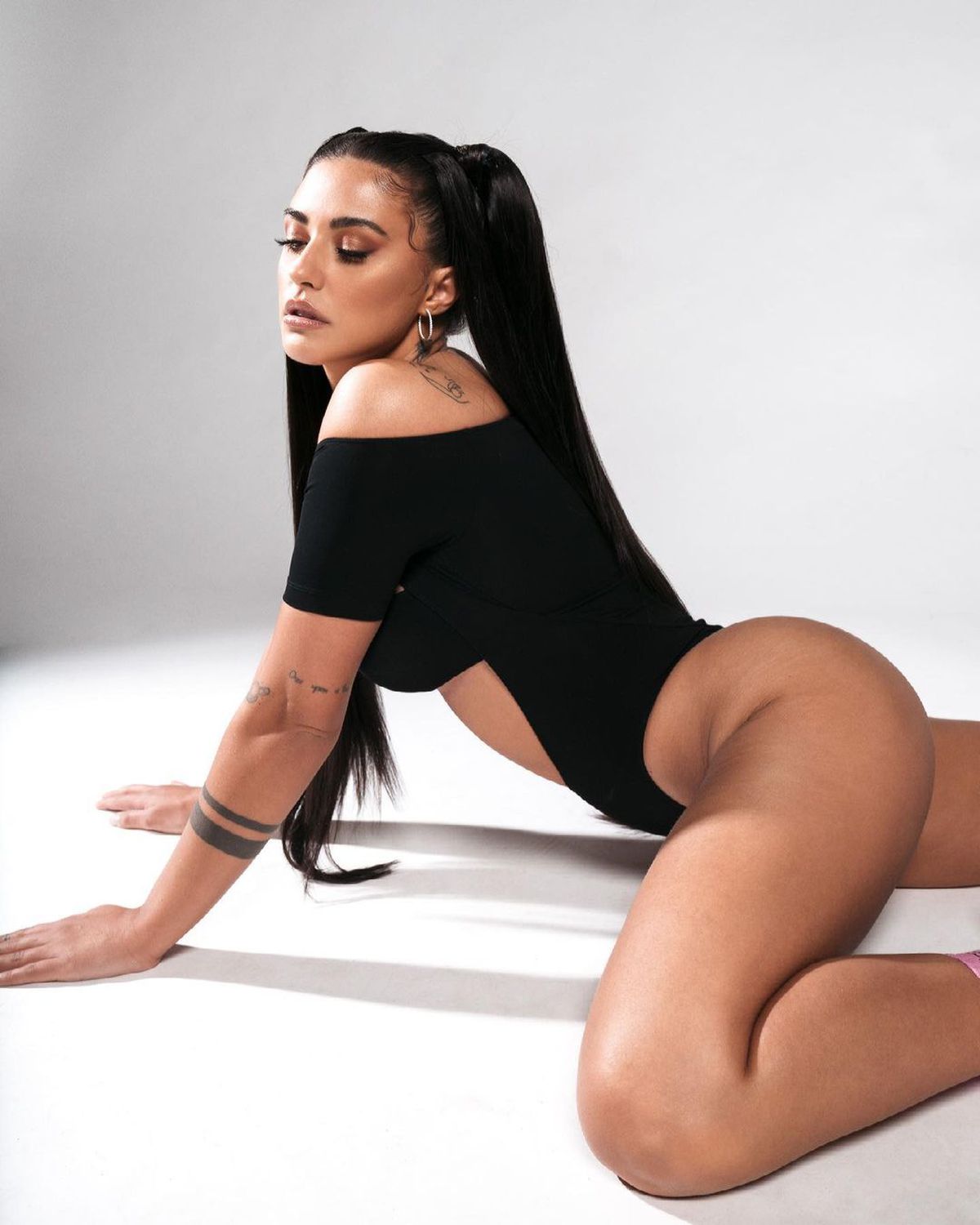 Antonia și-a surprins fanii » În tricoul cărei echipe de fotbal s-a fotografiat artista: „Nu fiți agresivi!”