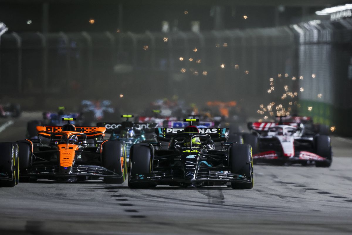 Carlos Sainz, victorie în Marele Premiu de Formula 1 din Singapore după o cursă perfectă! Norris și Hamilton, pe podium
