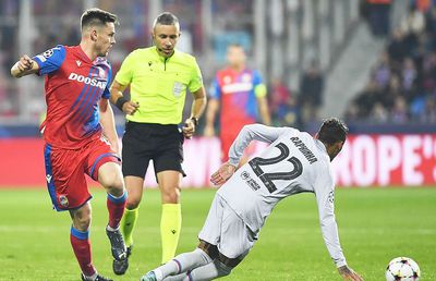 O brigadă din România conduce Barcelona la startul grupelor Ligii Campionilor