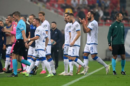 Fotbaliștii naționalei din Kosovo părăsesc terenul la meciul cu România // Foto: Imago