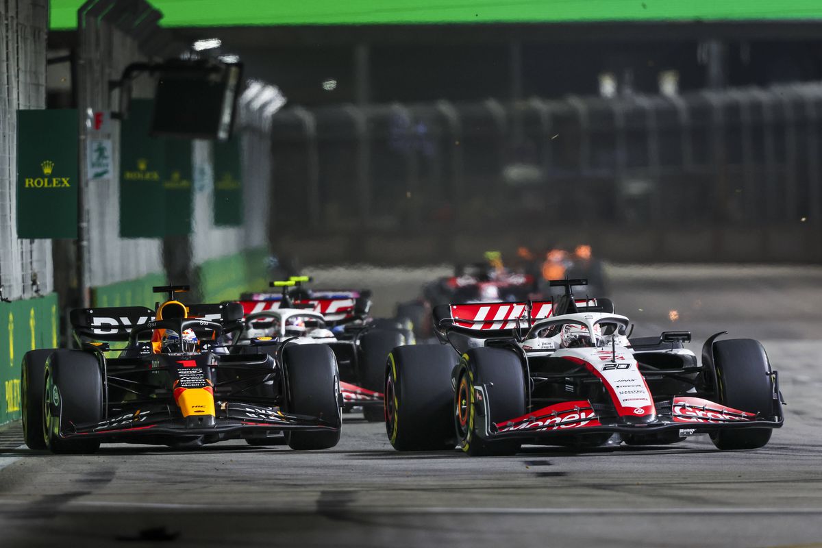 Carlos Sainz, victorie în Marele Premiu de Formula 1 din Singapore după o cursă perfectă! Norris și Hamilton, pe podium