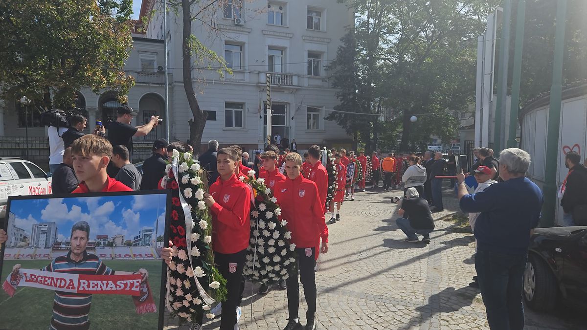 Tur de onoare al Stadionului Dinamo în memoria lui Gigi Mulțescu