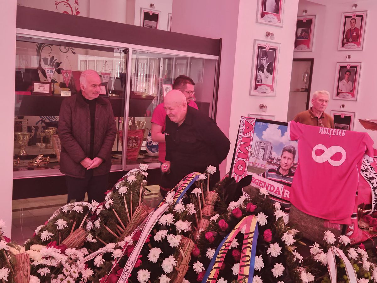 Ultima oară pe „Dinamo”: tur de onoare cu sicriul lui Gigi Mulțescu » Imagini tulburătoare: fostul lider din anii '80, venit în baston, a izbucnit în lacrimi