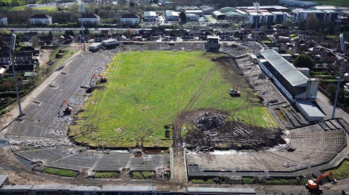 Stadionul-ruină din Belfastul de Vest, care ar trebui să găzduiasă meciuri la EURO 2028!