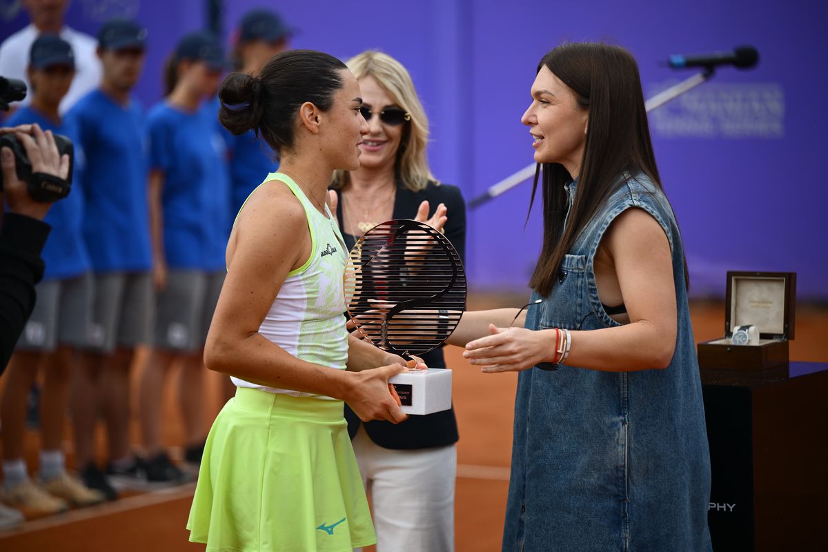 Îmbrăcată în Prada, cu ochelari Cartier » Cât costă ținuta purtată de Simona Halep la Țiriac Foundation Trophy 2024