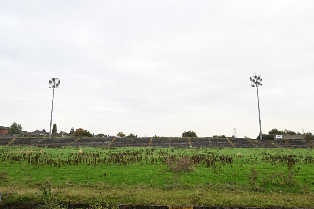 Stadionul-ruină din Belfastul de Vest, care ar trebui să găzduiasă meciuri la EURO 2028!