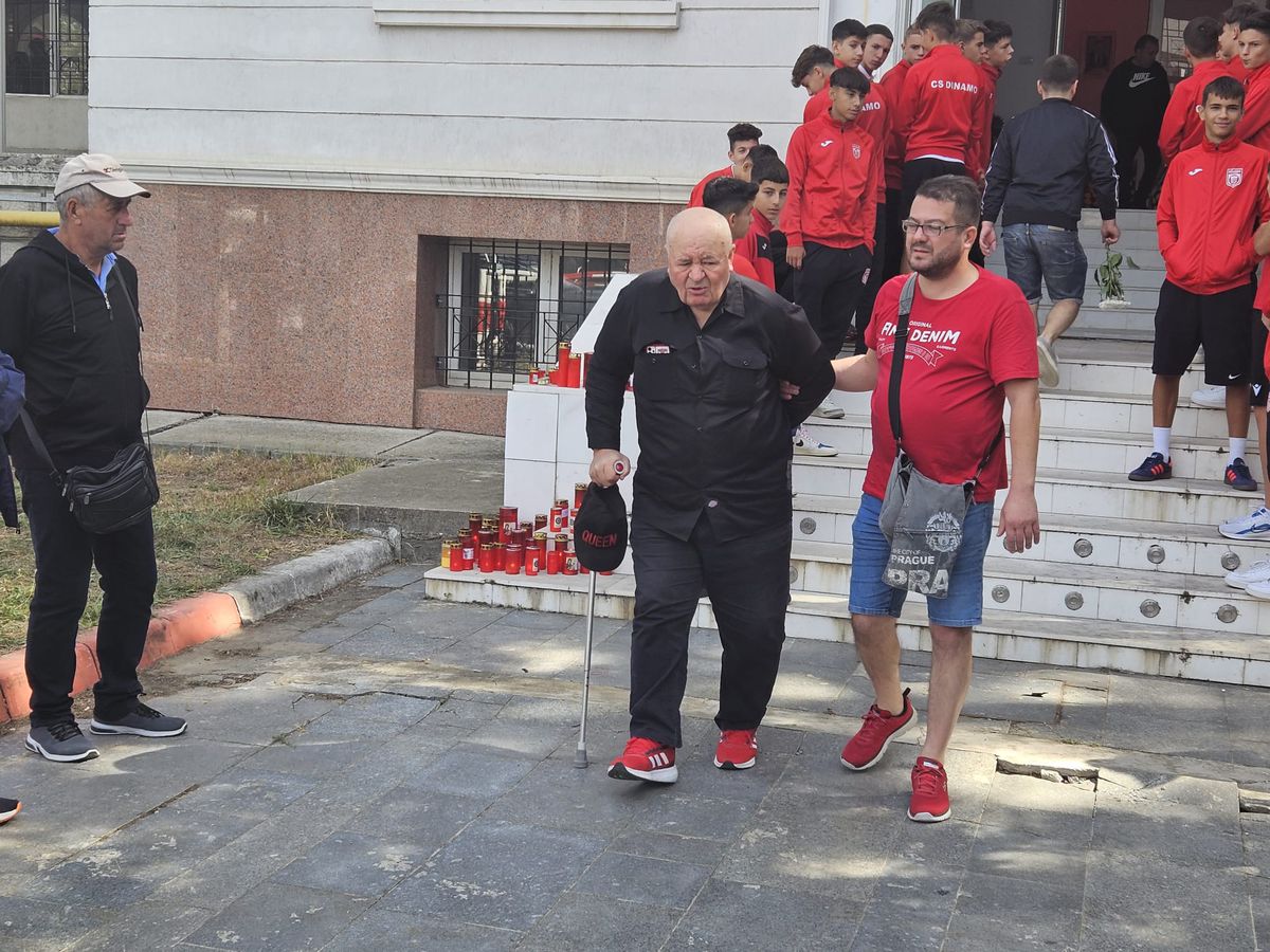 Ultima oară pe „Dinamo”: tur de onoare cu sicriul lui Gigi Mulțescu » Imagini tulburătoare: fostul lider din anii '80, venit în baston, a izbucnit în lacrimi