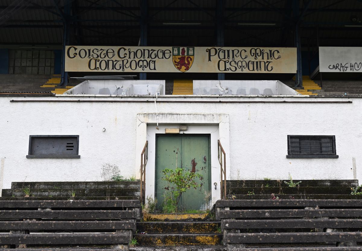 Stadionul-ruină din Belfastul de Vest, care ar trebui să găzduiasă meciuri la EURO 2028!