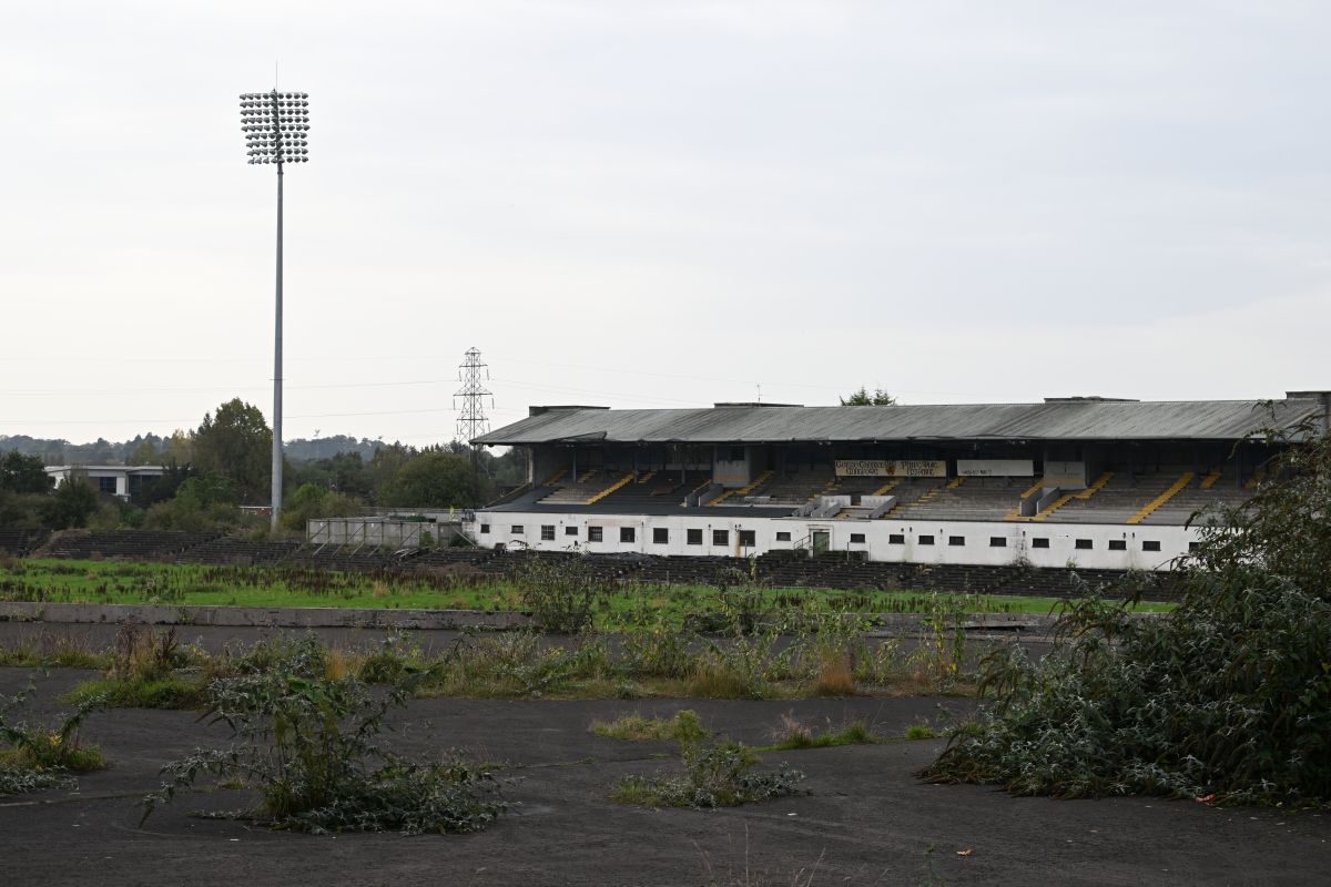 Stadionul-ruină din Belfastul de Vest, care ar trebui să găzduiasă meciuri la EURO 2028!