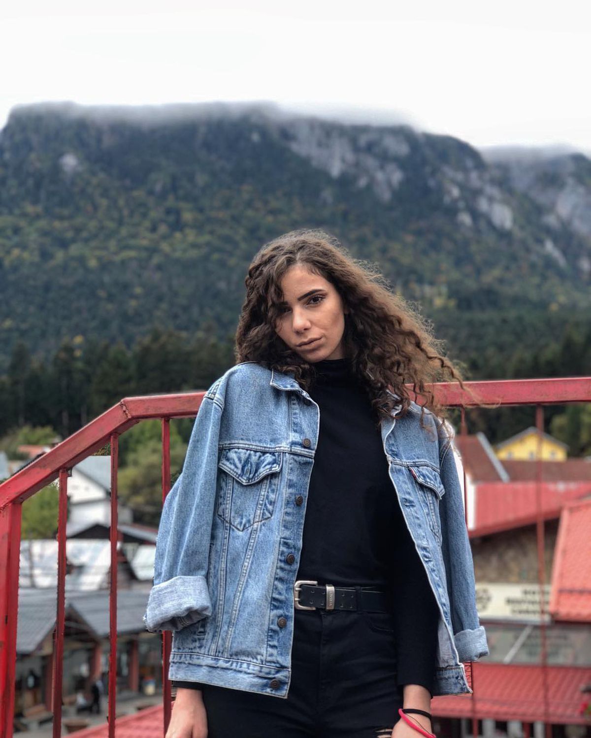 „Mi-ar plăcea să mă teleportez oriunde, oricând! Dacă aș ai fi milionară aș sta la plajă” » Diana Ciucă dincolo de terenul de handbal