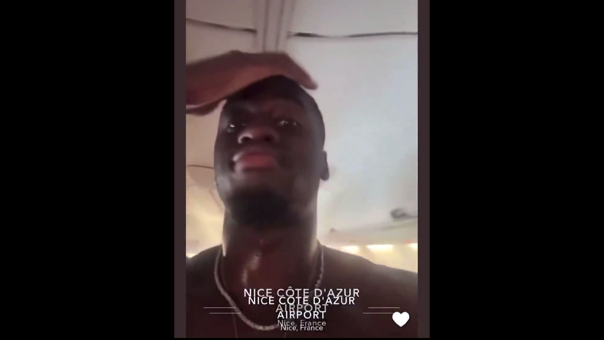 Fotbaliștii lui AS Monaco au rămas în chiloți în avion