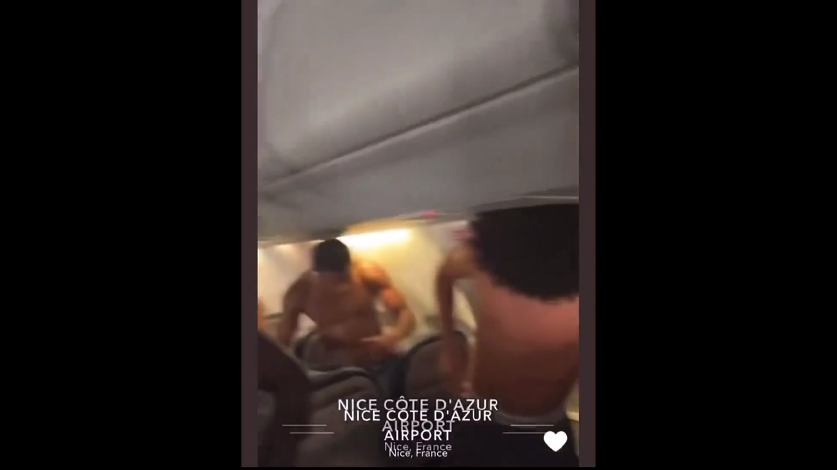 Fotbaliștii lui AS Monaco au rămas în chiloți în avion