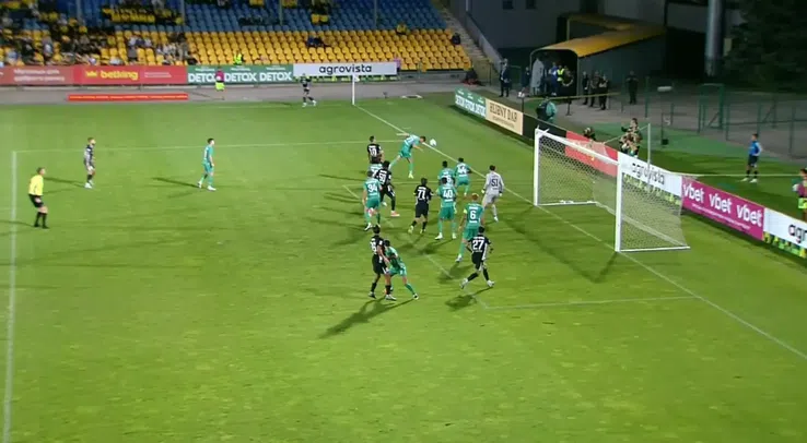 Vladislav Blănuță și-a dat autogol în Oleksandriya - Dinamo Kiev. FOTO: tribuna.com