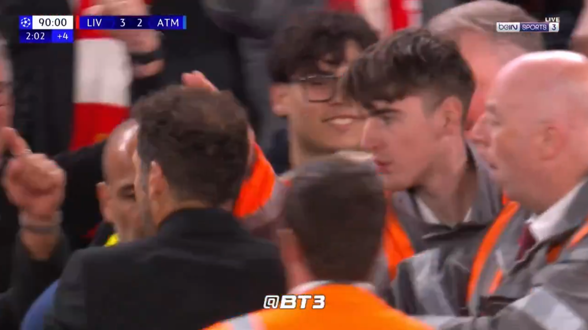 Diego Simeone, gesturi obscene spre suporterii lui Liverpool