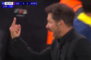 Diego Simeone a făcut scandal pe Anfield! Gesturi obscene către suporterii lui Liverpool imediat după golul decisiv