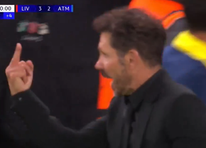 Diego Simeone a făcut scandal pe Anfield! Gesturi obscene către suporterii lui Liverpool imediat după golul decisiv