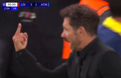 Diego Simeone a făcut scandal pe Anfield! Gesturi obscene către suporterii lui Liverpool imediat după golul decisiv