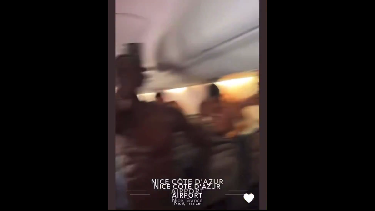 Fotbaliștii lui AS Monaco au rămas în chiloți în avion