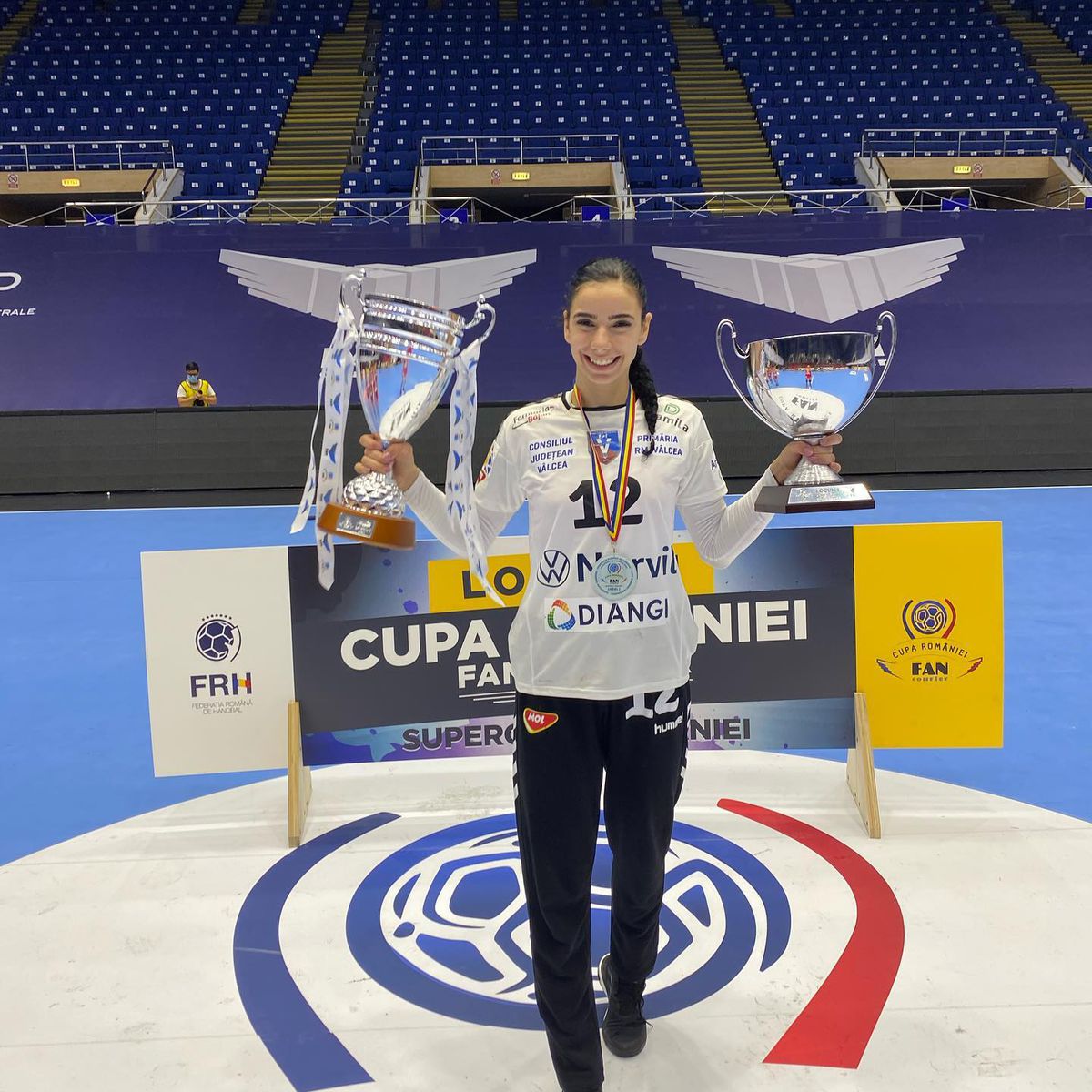 „Mi-ar plăcea să mă teleportez oriunde, oricând! Dacă aș ai fi milionară aș sta la plajă” » Diana Ciucă dincolo de terenul de handbal