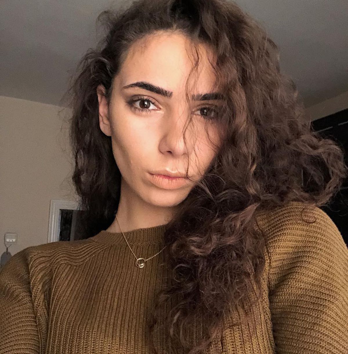 „Mi-ar plăcea să mă teleportez oriunde, oricând! Dacă aș ai fi milionară aș sta la plajă” » Diana Ciucă dincolo de terenul de handbal