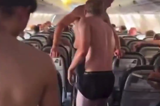 Au oferit imaginile săptămânii în Liga Campionilor » Toți fotbaliștii au rămas în chiloți în avion