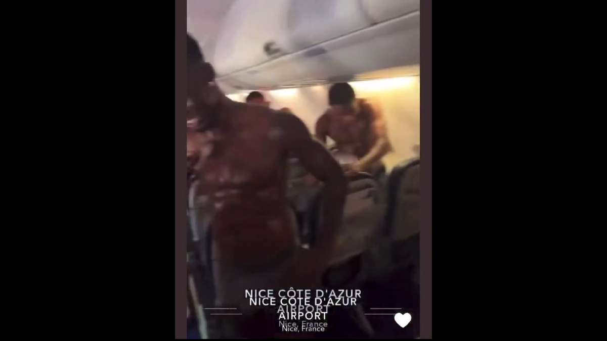 Fotbaliștii lui AS Monaco au rămas în chiloți în avion