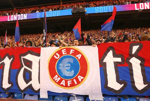 UEFA a amendat-o pe Crystal Palace pentru banner-ul afișat de fani la meciul din play-off-ul Conference League
