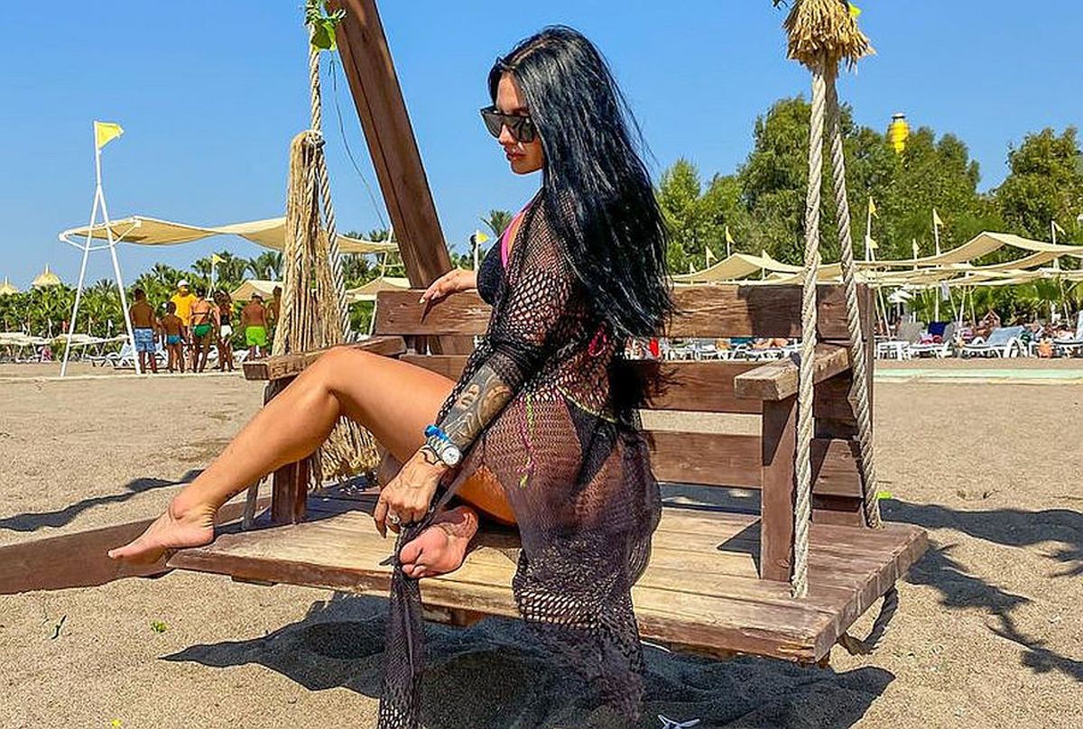 FOTO În 2010 era campioană mondială la bârnă, acum e manichiuristă în Brașov: „Fac tot: cu gel, semipermanente!”