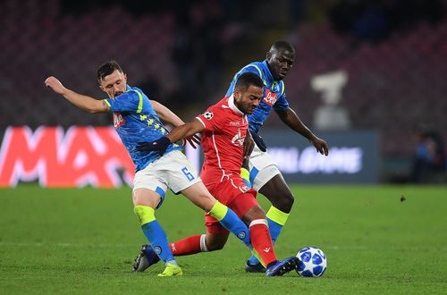 Ebecilio, în tricoul celor de la Steaua Roșie, într-un meci cu Napoli