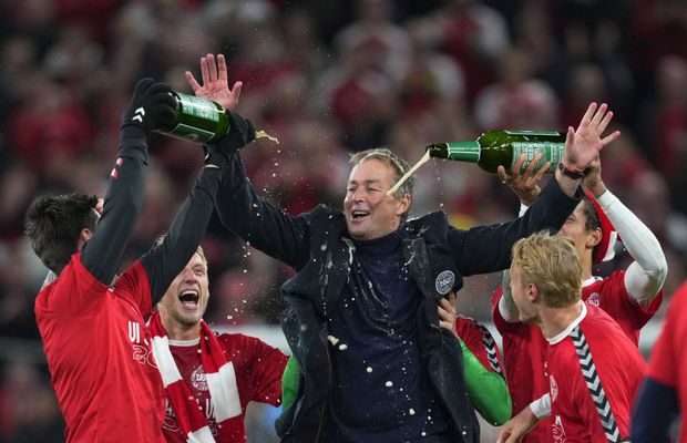 Defilează în preliminarii, dar se și distrează! Scandal la danezi » Party nocturn în piscina hotelului cu două chelnerițe!