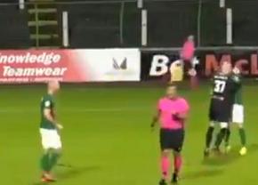 Scene incredibile: portarul și-a atacat coechipierul după un gol! A fost cu greu calmat de colegi
