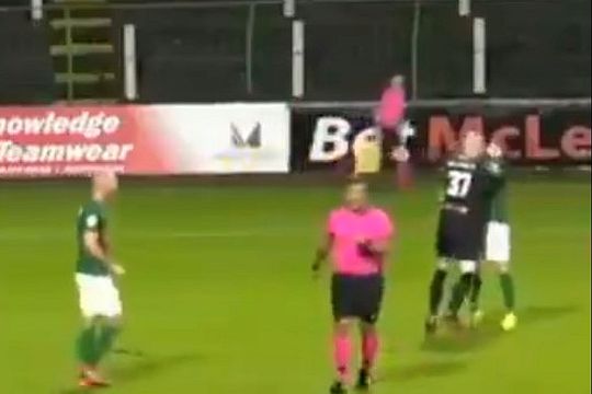 Aaron McCarey și-a agresat coechipierul pe teren