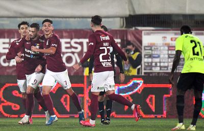 Rapid - CFR Cluj 2-0. Miță „Bursucul” » Iosif îl bate pe Petrescu folosindu-i strategia