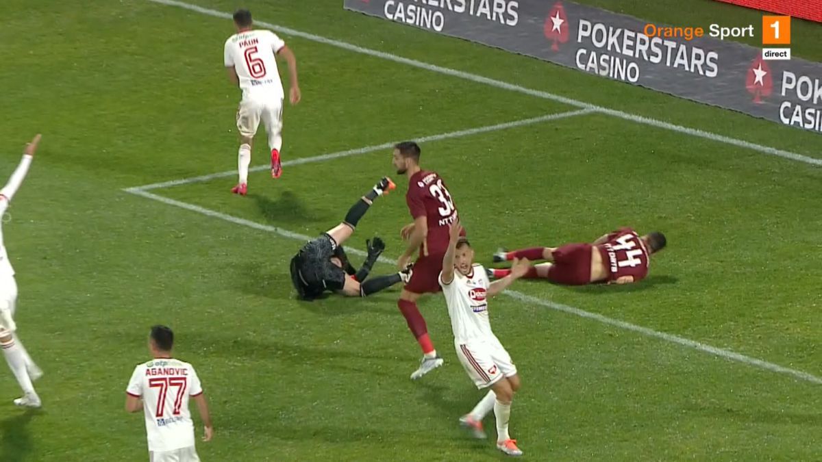 Momentul de panică din CFR Cluj - Sepsi, taxat în direct pe transmisiune: „Jucătorii ăștia n-au și ei părinți acasă?!”